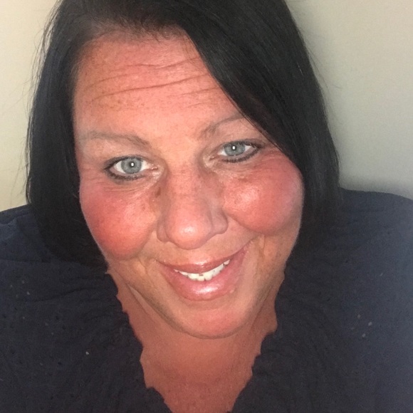 Meet your Posher, Beth - Picture 1 of 1